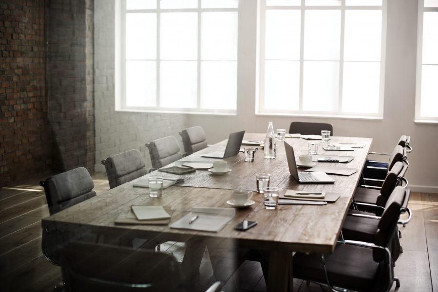 How to Choose The Right Meeting Table for Your Office?